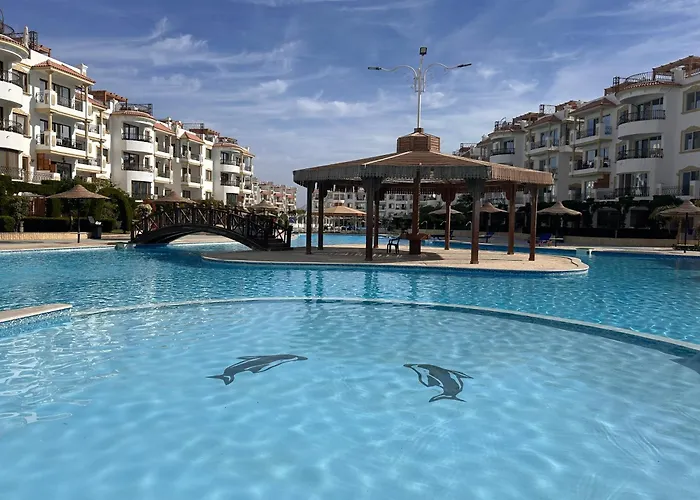 Hills - 2br With Pool View And Free Access