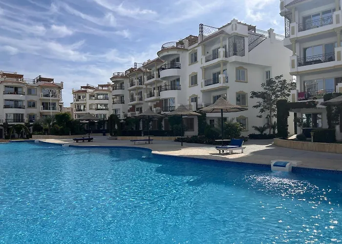 Hills - 2br With Pool View And Free Access *
